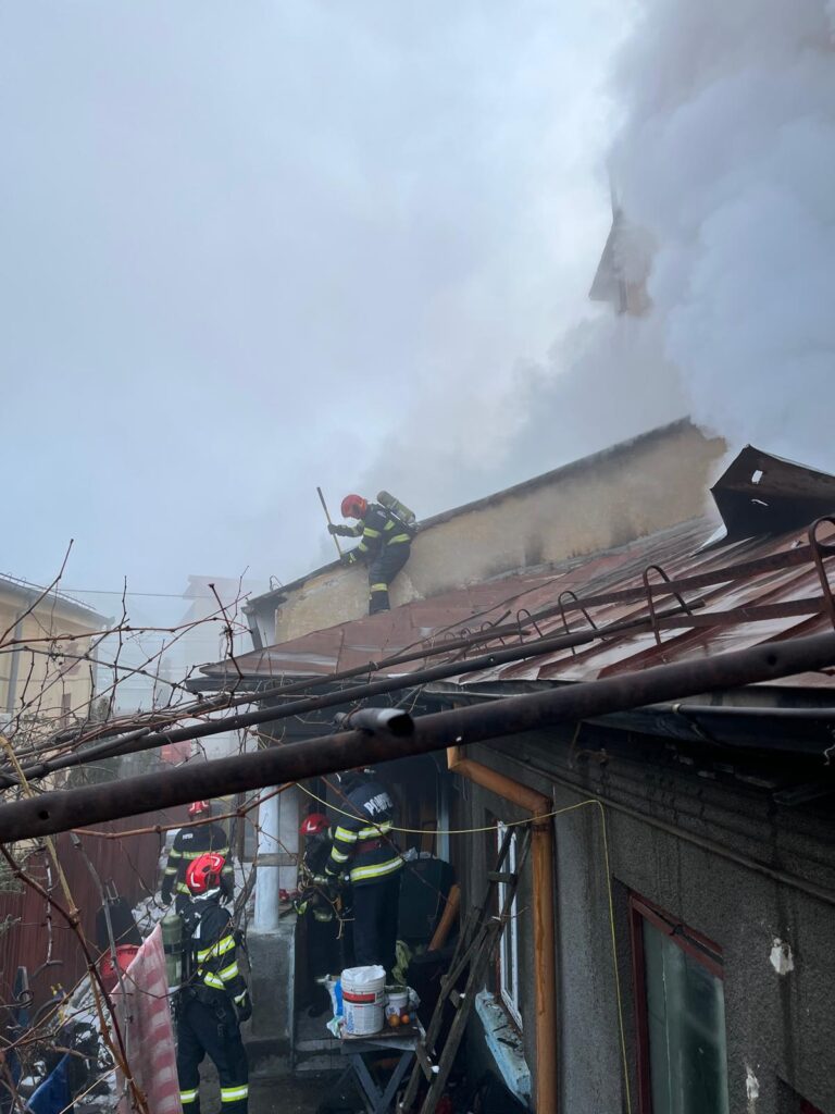 (VIDEO) Incendiu la o locuință din Craiova