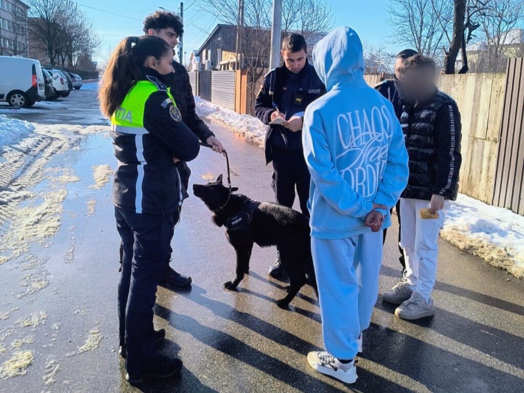 Acțiuni pentru siguranța elevilor, desfășurate de polițiști și jandarmi în municipiul Caracal
