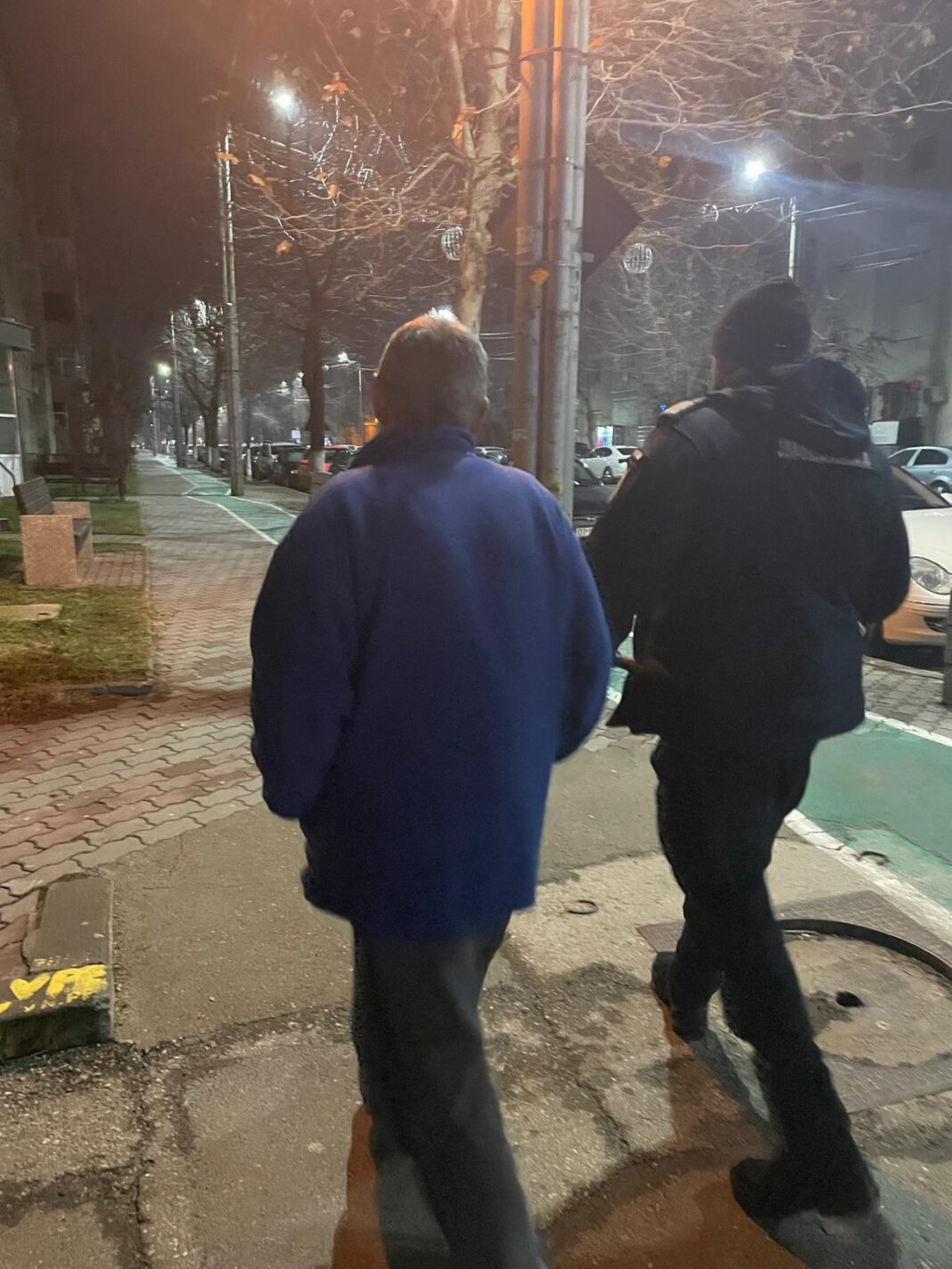 Jandarmii l-au însoțit pe bărbat în siguranță până la locuință