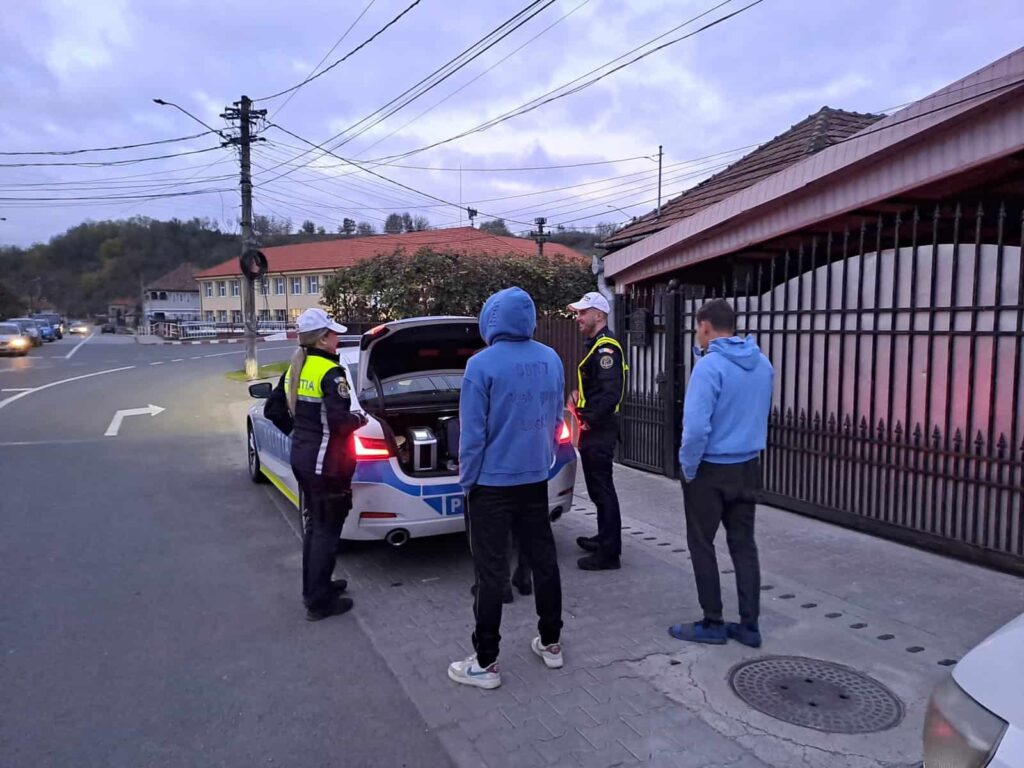 Polițiștii olteni acționează pentru siguranța rutieră și ordinea publică