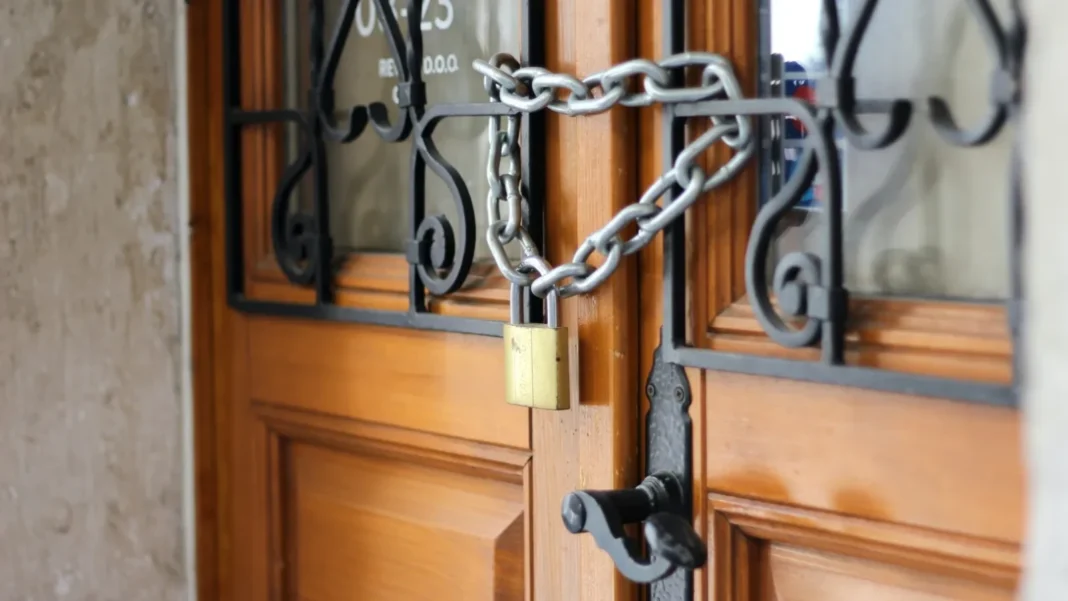 17.661 de firme și-au suspendat activitatea în primele 11 luni ale anului 2025