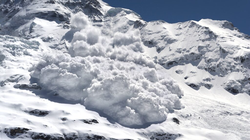 Avalanșele au făcut prăpăd în Alpi! Mai multe persoane și-au pierdut viața