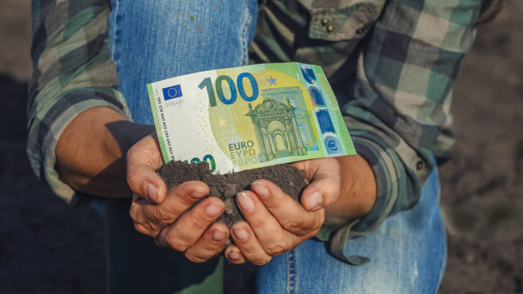 Ministerul Agriculturii anunţă că fonduri de 527,8 milioane euro au fost autorizate la plată pentru fermieri