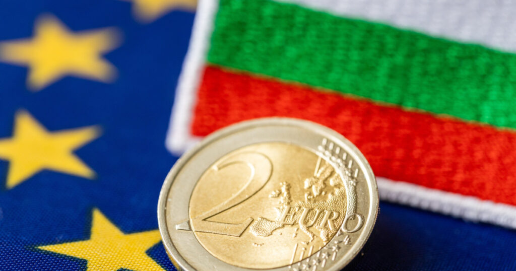 Bulgaria a trecut, oficial, la Euro. Cât timp se mai poate folosi Leva