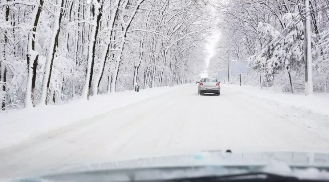 Infotrafic: Se circulă în condiţii de iarnă în mai multe judeţe