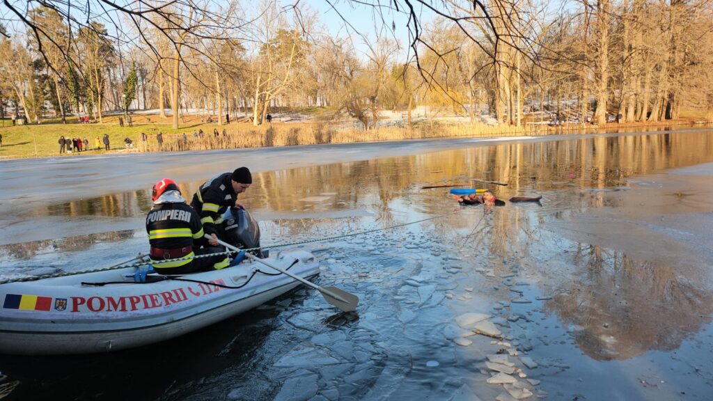 Un copil de 5 ani a căzut în lacul din Parcul Romanescu