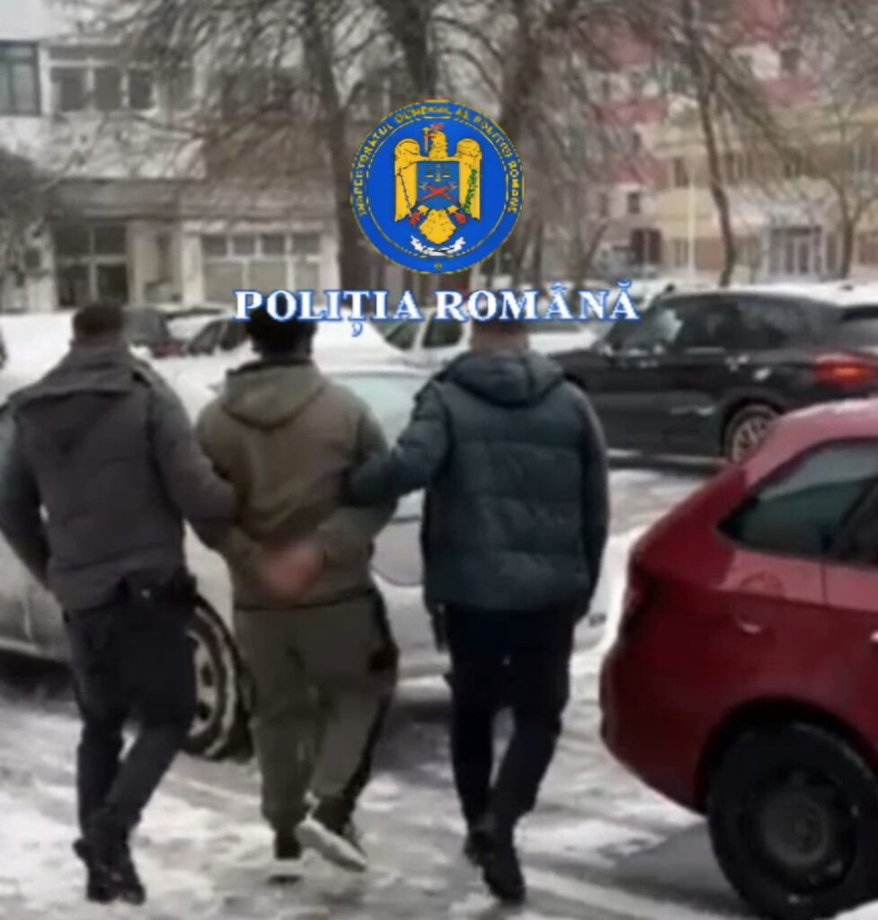 Craiovean de 18 ani, reținut după ce a bătut un băiat în parcarea unui centru comercial