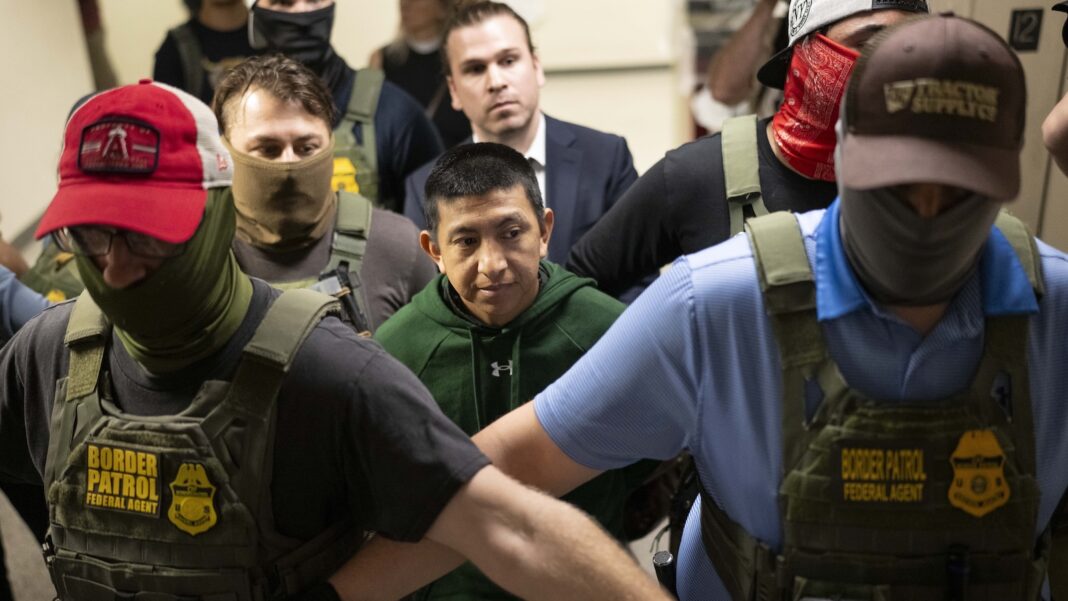 Agenții CBP retrași din activitate după împușcarea fatală (Foto: Mostafa Bassim/Anadolu via Getty Images)