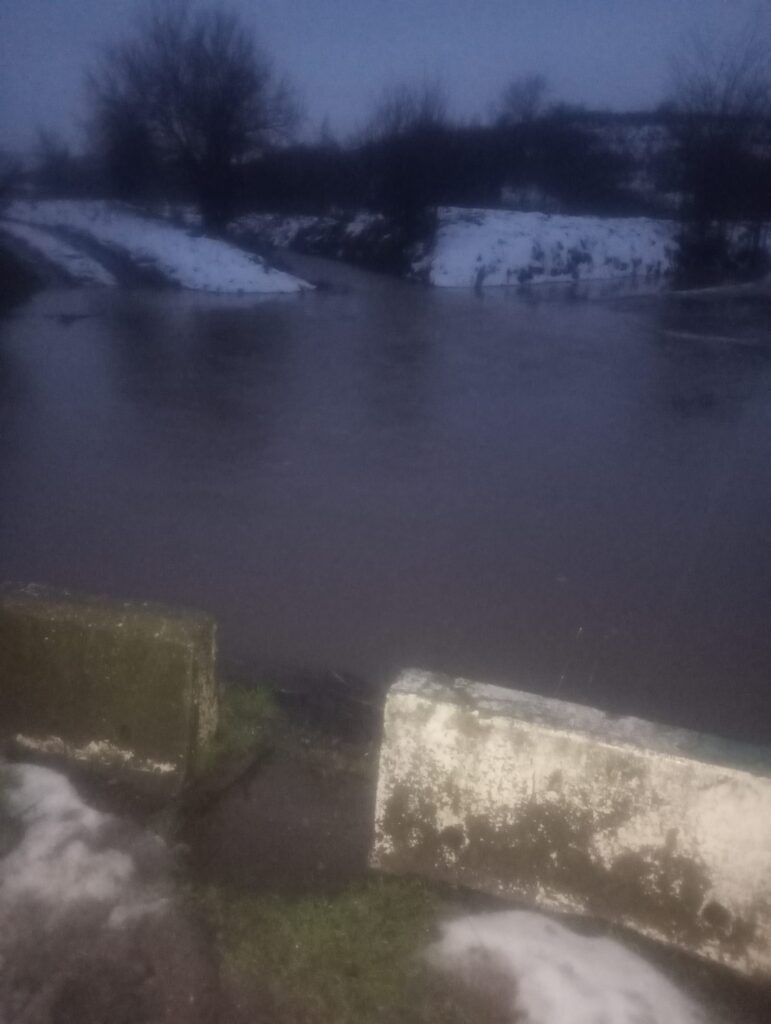 arosabil inundat pe o porțiune de aproximativ 80 de metri