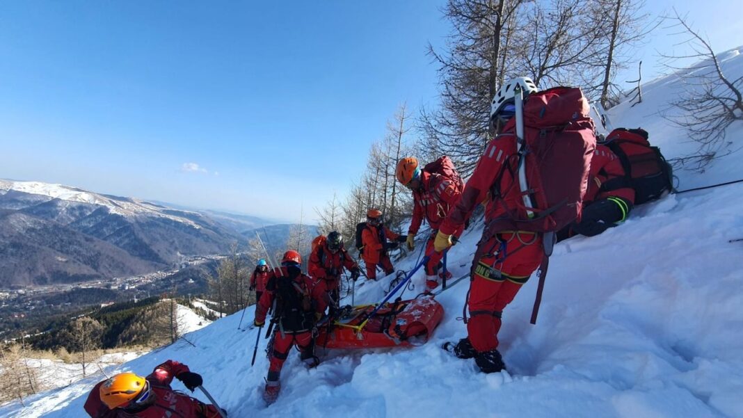 42 de persoane, salvate în prima zi din 2026 de salvamontişti