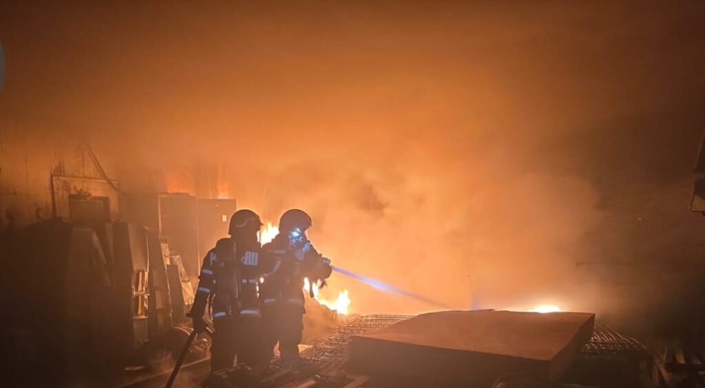 Mehedinți: Incendiu la un tablou electric de pe o stradă din Drobeta