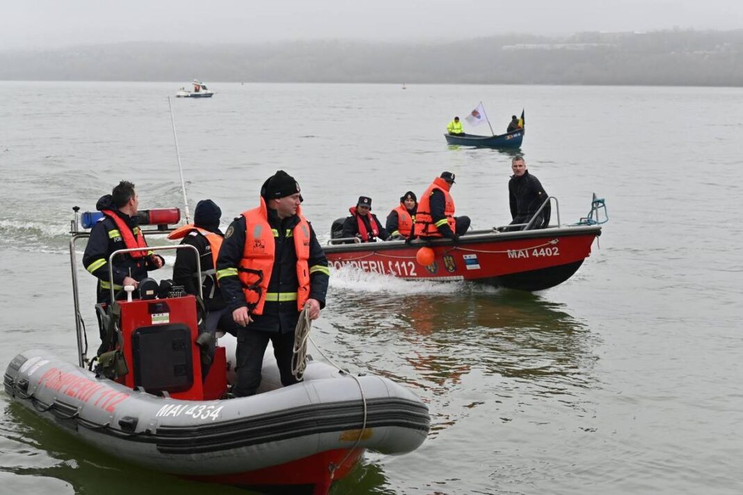 Alertă dată de echipajul unei barje la care au răspuns echipele de salvatori