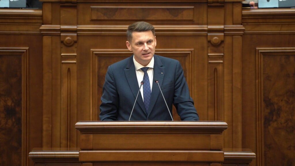 Preşedintele Senatului: Mai mult ca oricând, avem nevoie de stabilitate, de instituţii solide şi de o formulă de guvernare predictibilă