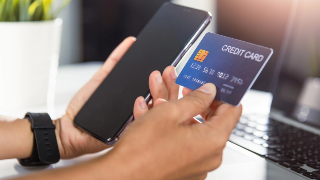 Un bărbat a luat un credit de 50.000 de lei și a transferat banii unor falși procurori DIICOT