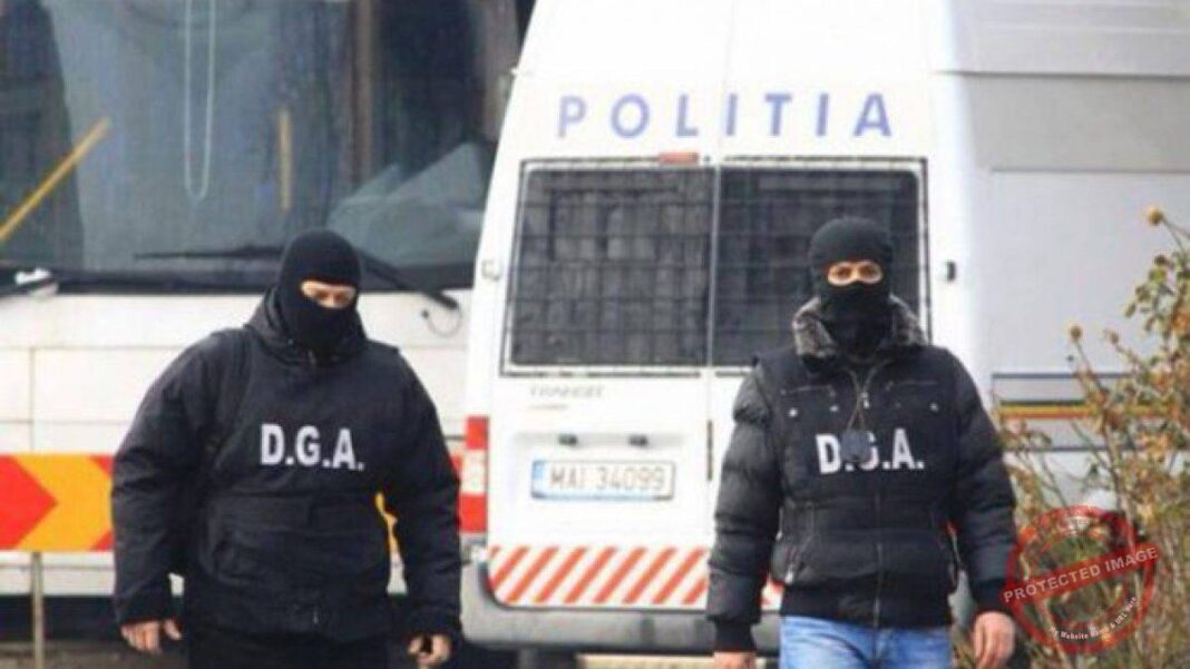 O fostă contabilă este acuzată că a pus la punct un mecanism complex de fraudare a banilor publici