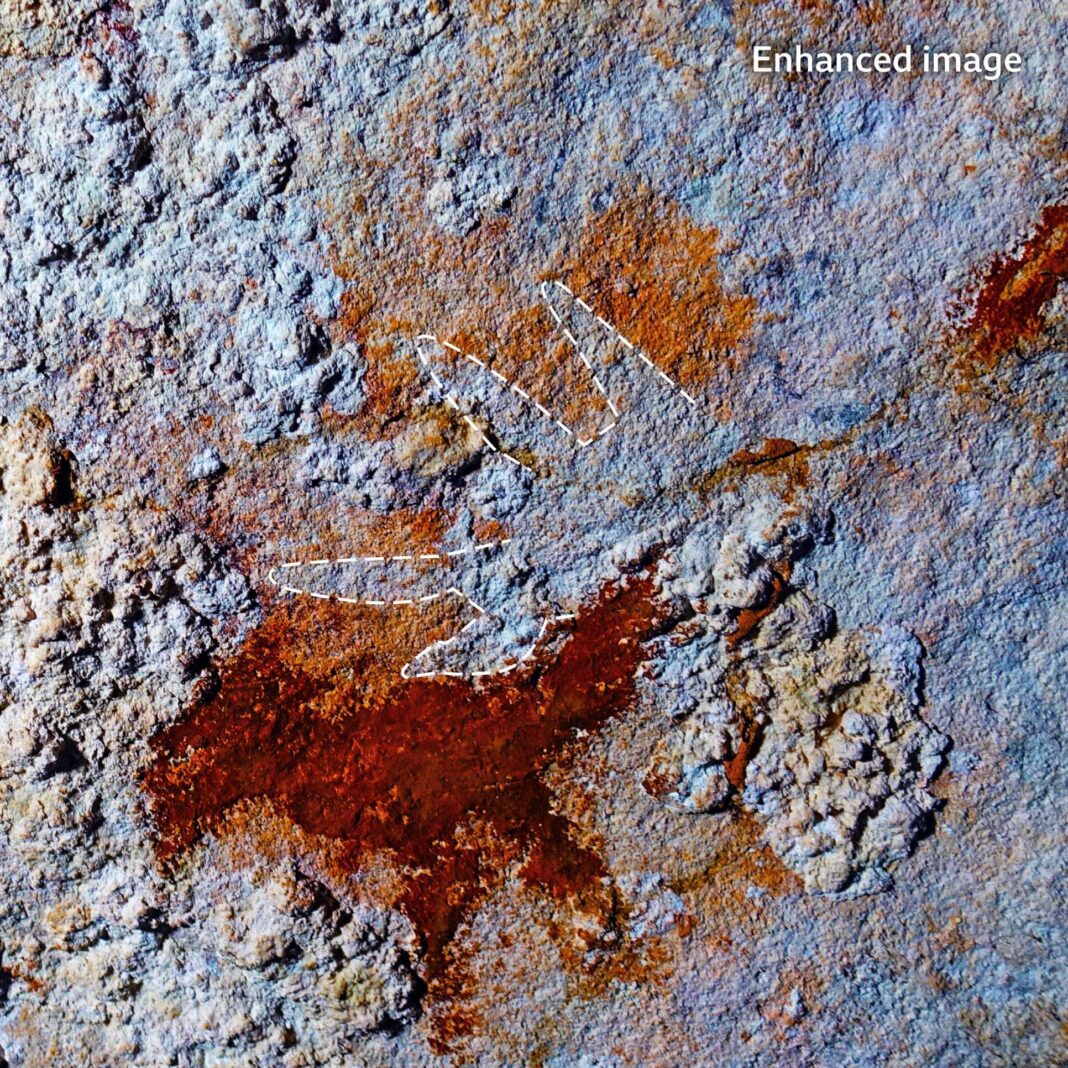 O mână roșie transformată într-o gheară sugerează un salt timpuriu al gândirii simbolice