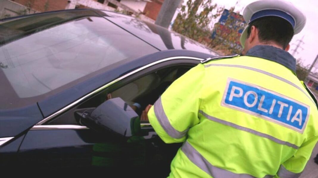 Şofer cu alcoolemie record şi permisul suspendat, urmărit şi blocat în trafic de poliţişti