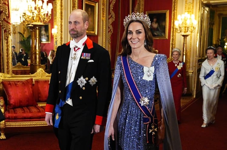 Prințul William, Prinț de Wales al Marii Britanii, și Catherine, Prințesă de Wales a Marii Britanii, sosesc pentru a participa la un banchet de stat la Castelul Windsor din Windsor, pe 3 decembrie 2025