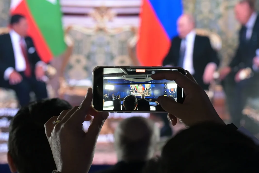 Rusia vrea să internetul prin satelit și smartphone-urile occidentale amenințări pentru securitatea sa națională