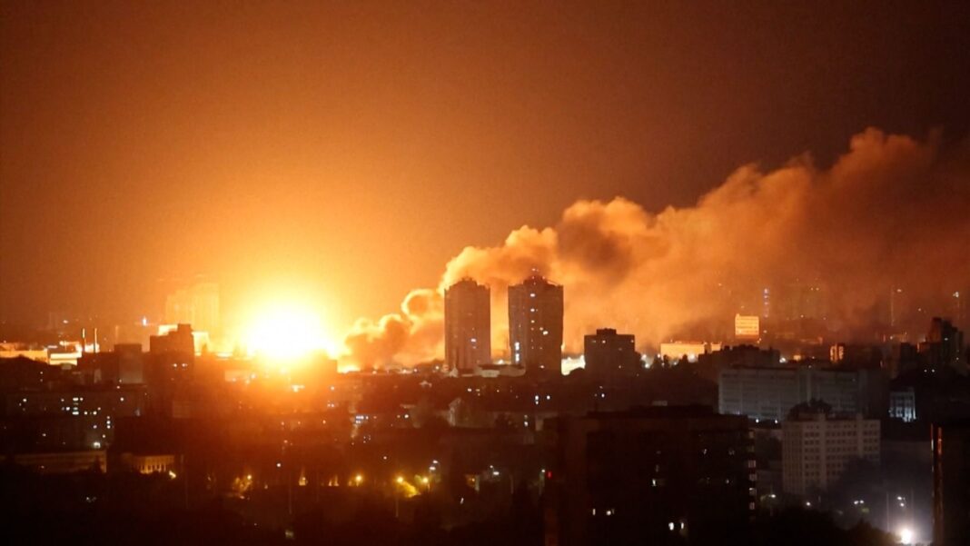 Morți și răniți la Harkov, pene de curent de urgență la Kiev după lovirea infrastructurii energetice