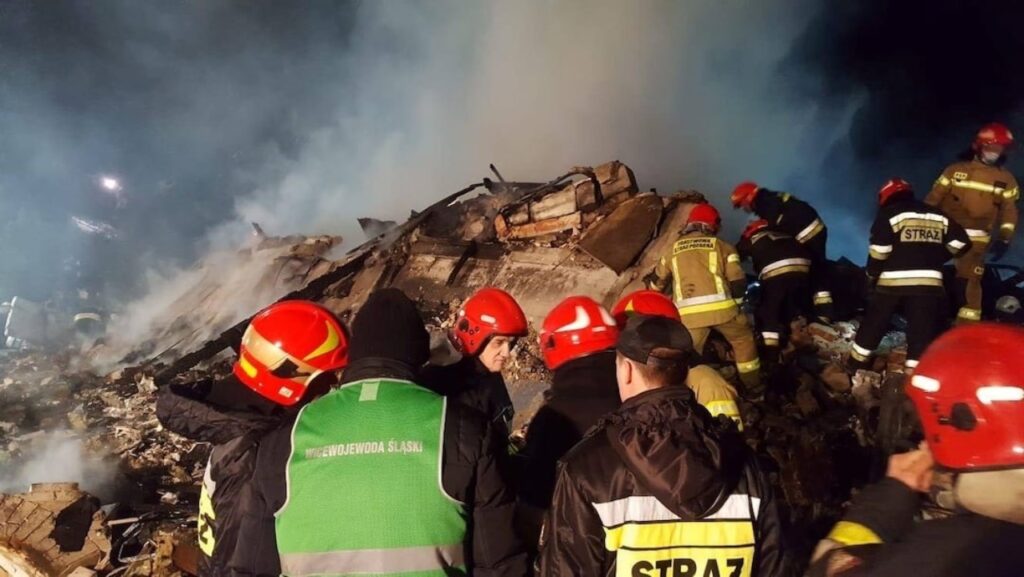 Firul tragediei din Elveția: Un ospătar s-a urcat pe umerii altui ospătar cu o lumânare în mână