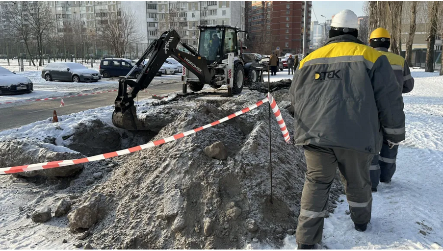 Inginerii lucrează la localizarea și repararea cablurilor deteriorate