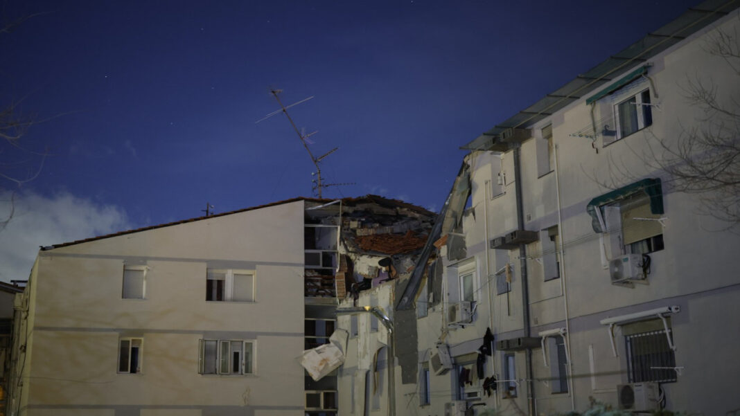 O femeie a murit și alte nouă persoane au fost rănite, după o explozie într-un bloc din Madrid