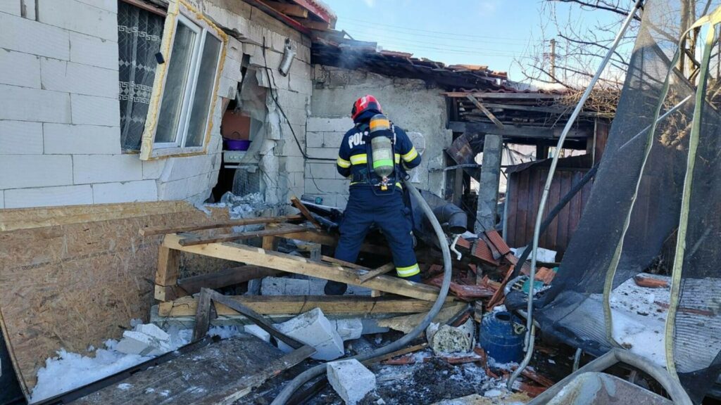 Un bărbat și-a pierdut viața după ce i-a explodat centrala pe lemne
