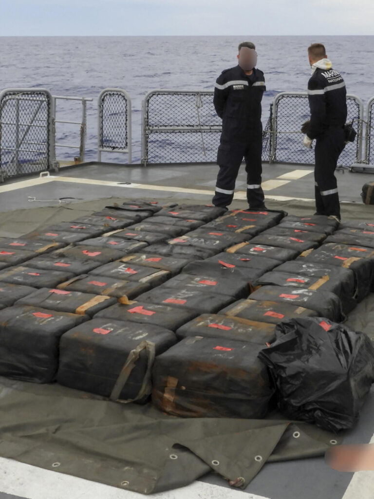 Marina franceză confiscă peste 4 tone de cocaină în Pacificul de Sud