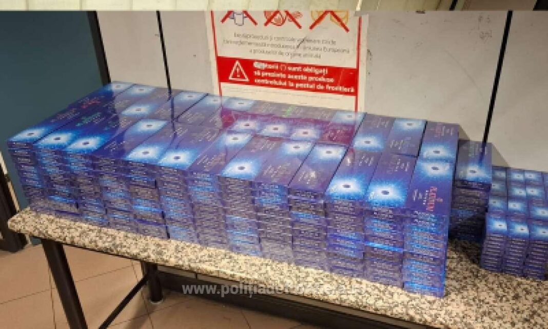 Trei români prinși cu țigări netimbrate în bagajele de cală, încercând să le introducă ilegal în țară