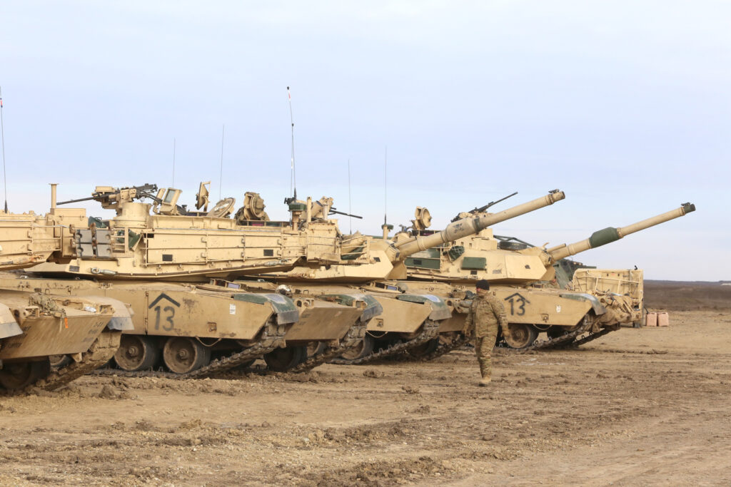Tancuri Abrams ale Armatei SUA, dislocate în Poligonul Smârdan pentru exerciții comune cu militarii români