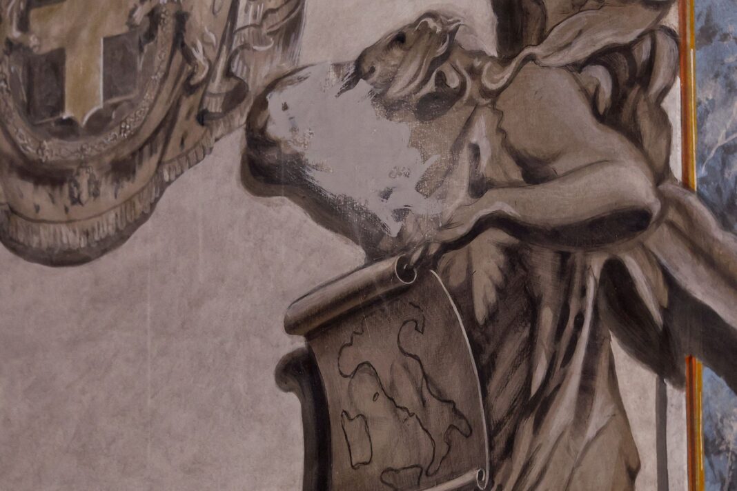 Imaginea premierului italian, pictată pe un heruvim, a stârnit indignare publică și o anchetă a Ministerului Culturii