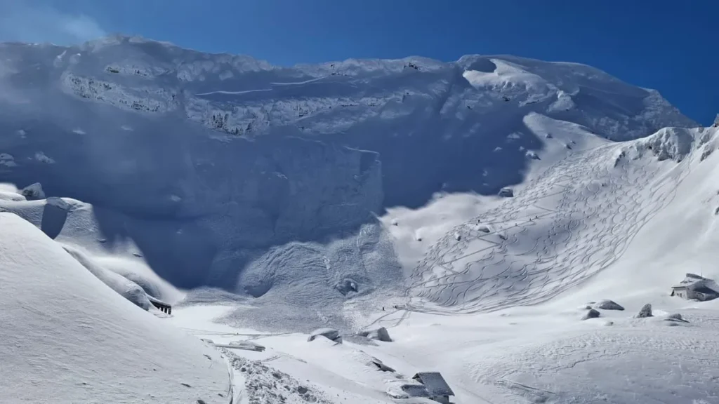 Avalanșă de mari dimensiuni la Bâlea Lac. Risc major în Munții Făgăraș