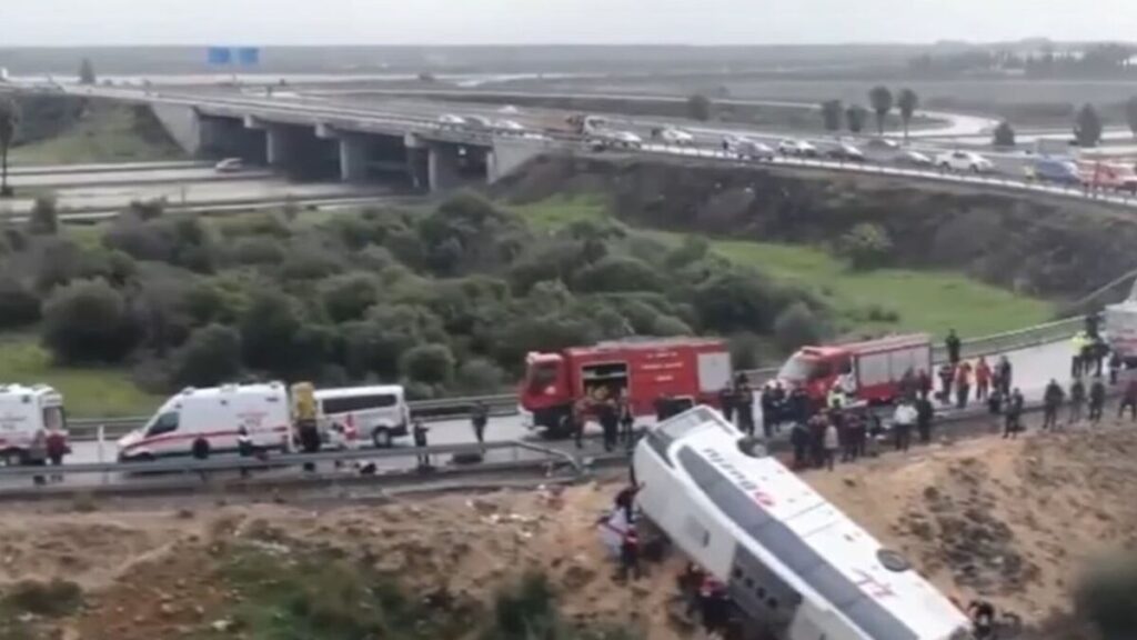 Cel puțin 8 morți și 26 de răniți într-un accident teribil cu autocarul în Antalya