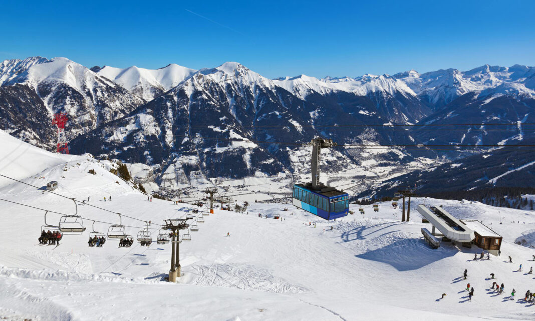 Ninsori abundente și vânt puternic în Savoie. Stațiuni închise, avertisment de călătorie emis pentru români