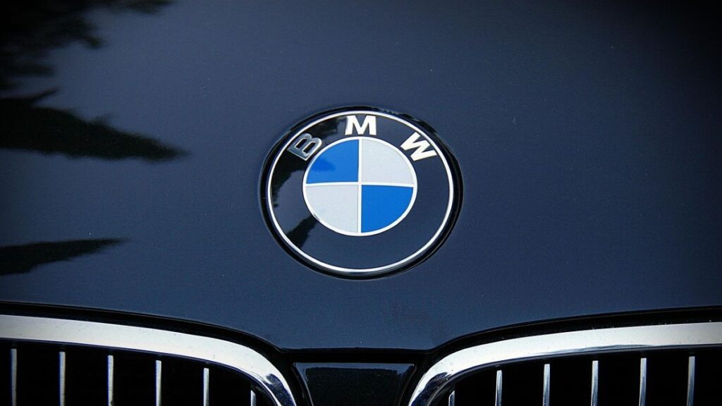 Sute de mii de BMW-uri, rechemate la service din cauza unei defecțiuni
