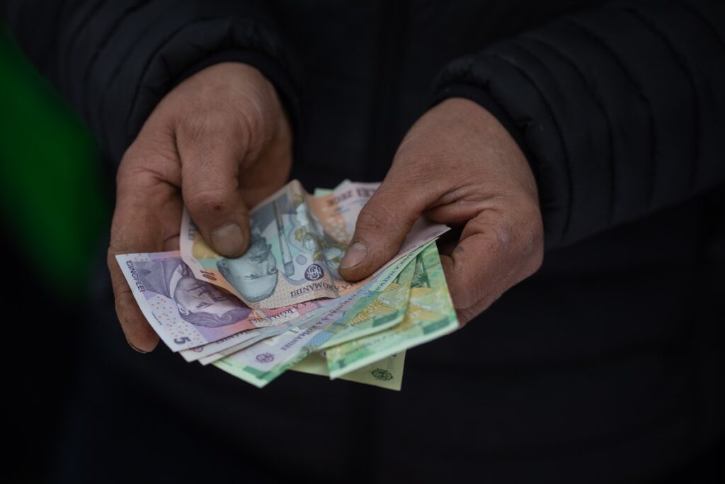 Noi reguli pentru indemnizația de hrană în educație: plafonul scade la 6.000 de lei net