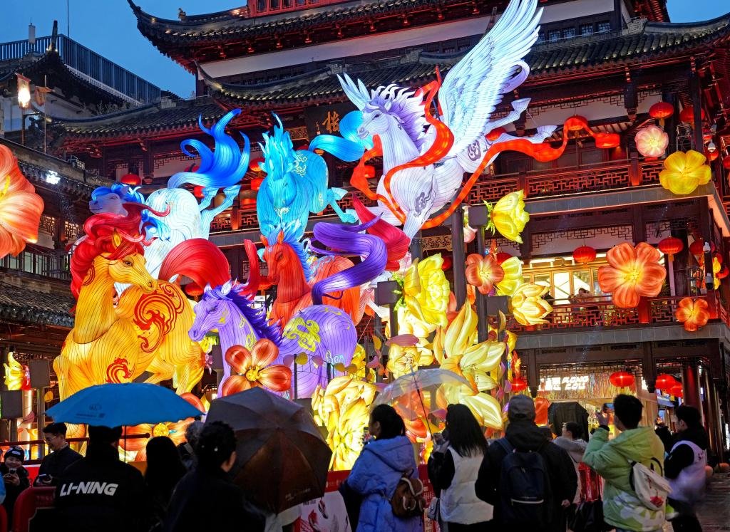 (VIDEO) Festivalul Felinarelor aduce un spectacol de lumină la Grădinile Wuhan