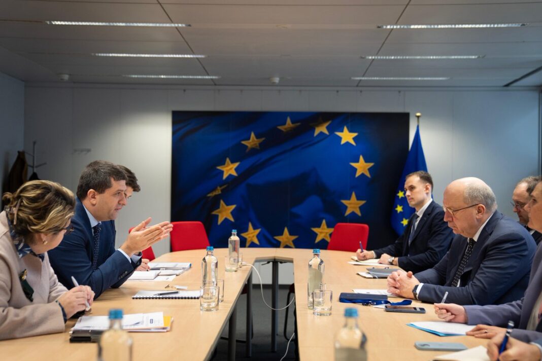 Radu Miruţă: România, angajată să implementeze viziunea europeană pentru pregătirea industriei de apărare până în 2030