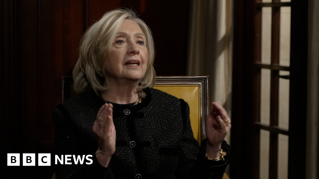 (VIDEO) Hillary Clinton acuză administrația Donald Trump de „mușamalizarea” dosarelor Jeffrey Epstein într-un interviu pentru BBC