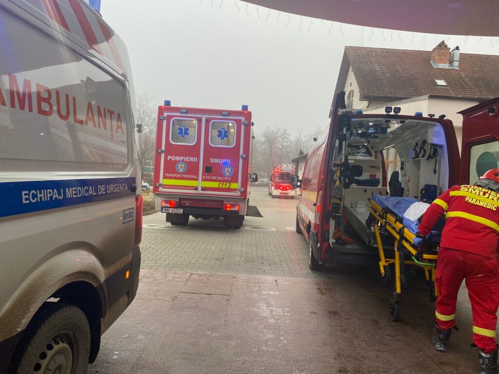 Gorj: Accident rutier la Roșiuța: Două victime transportate la spital