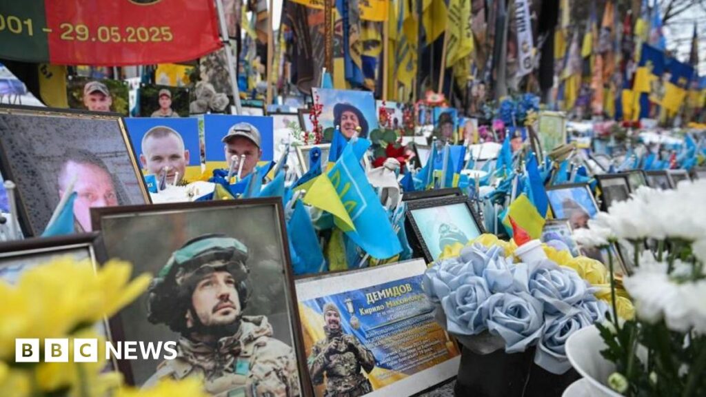 Ucraina își comemorează morții în timp ce războiul cu Rusia intră în al cincilea an