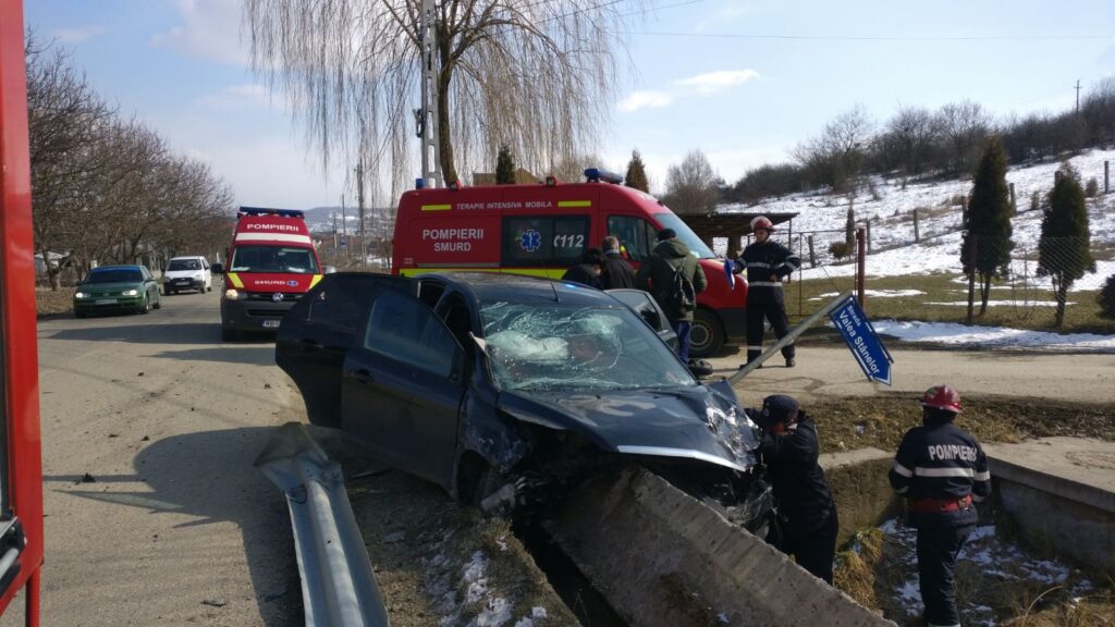 Accident rutier la Câlnic: o pasageră rănită, doi șoferi testați negativ pentru alcool