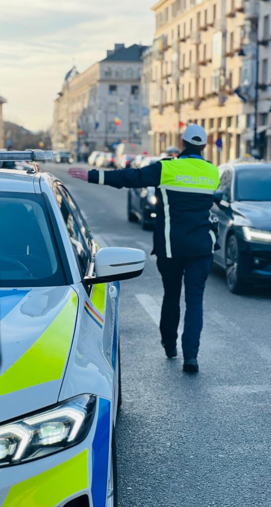 Doi șoferi prinși de polițiști în Dolj fără permis și sub influența alcoolului