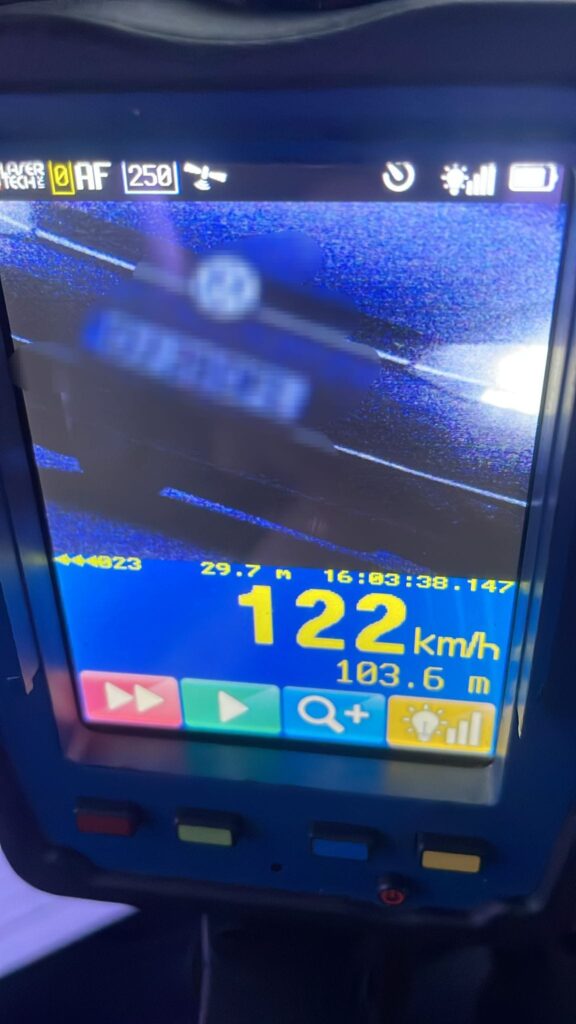 Acțiune comună a polițiștilor din Dolj și Mehedinți pe DN 6: zeci de șoferi sancționați pentru viteză excesivă