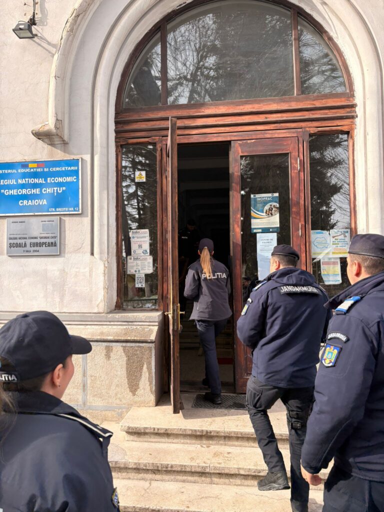 Polițiștii doljeni, acțiuni preventive în școli pentru combaterea delincvenței juvenile și a drogurilor