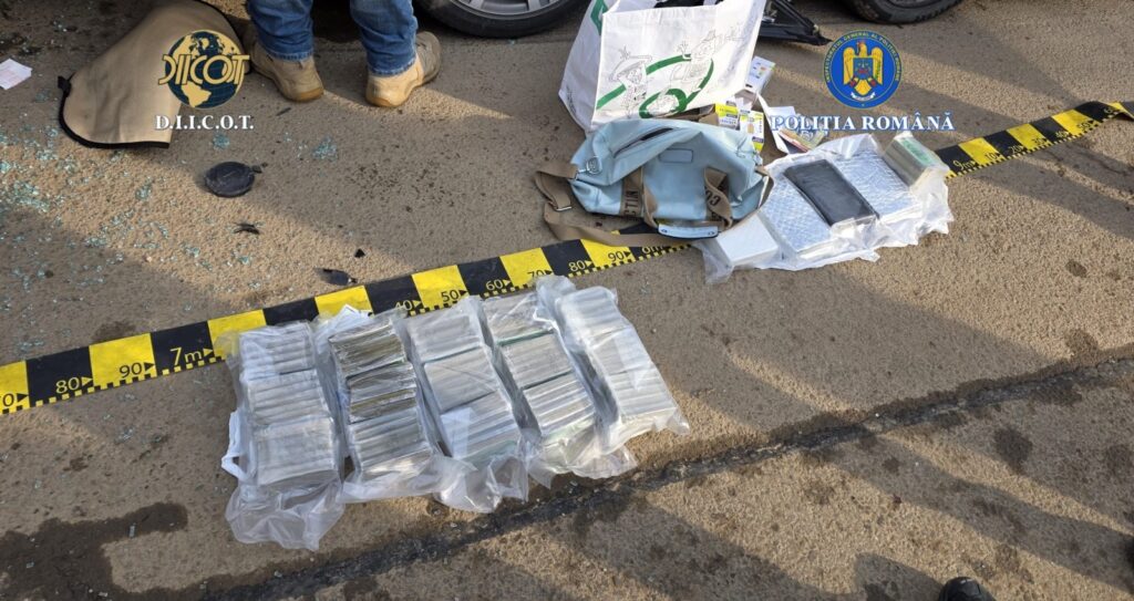 (VIDEO) 3 membri ai unui grup de crimă organizată reținuți în București și Ilfov pentru trafic de droguri de mare risc