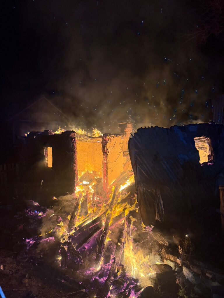 Incendiu la o casă din Berislăvești, Vâlcea: două victime și pagube materiale semnificative