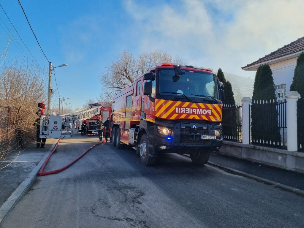 (VIDEO) Incendiu puternic la o locuință din Craiova