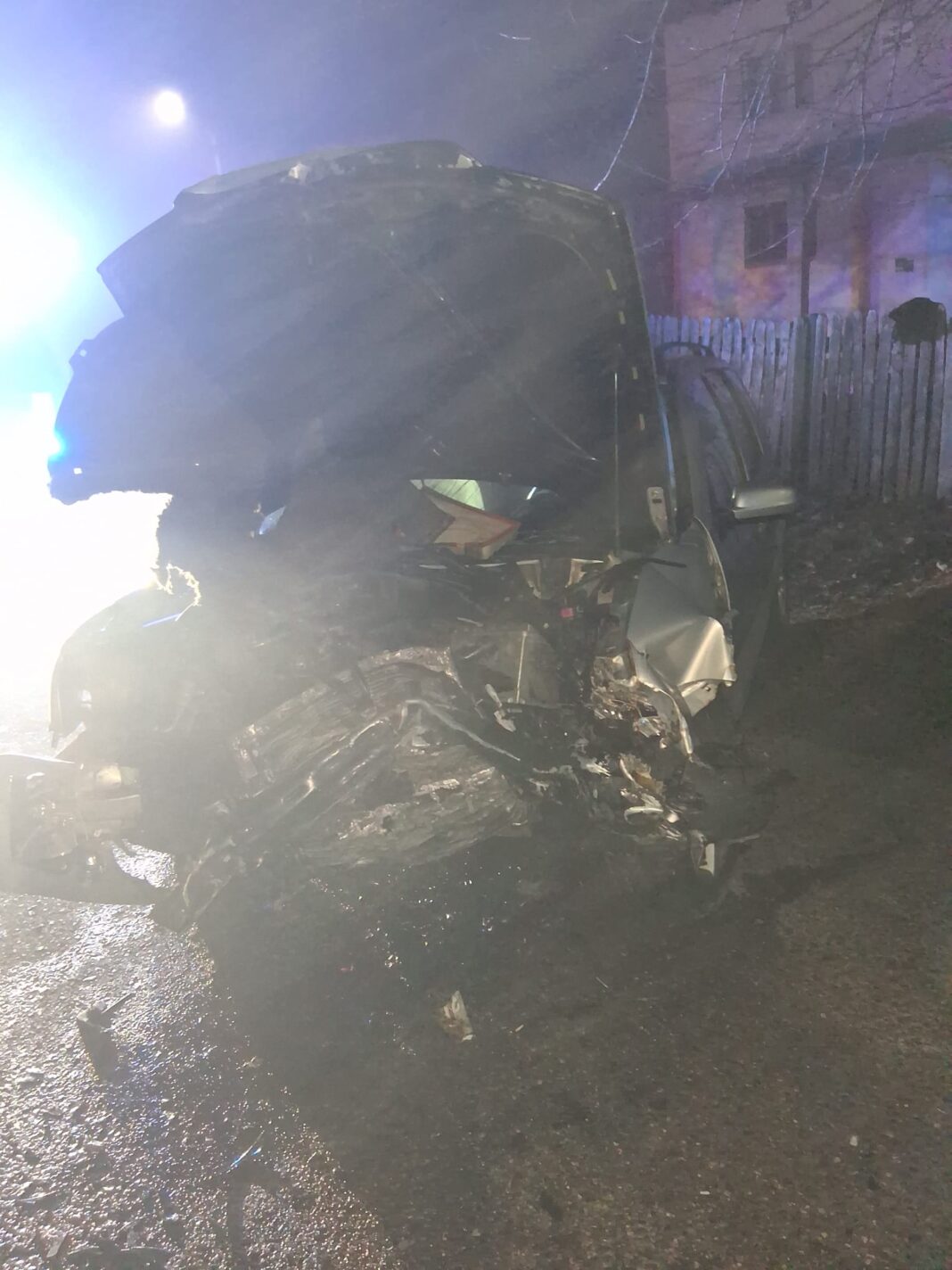 ACCIDENT GRAV pe DJ 676, între Slătioara și Horezu! Cinci persoane rănite